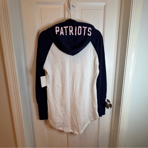 Patriots Football Hoodie Woman’s Small - Picture 2 of 9